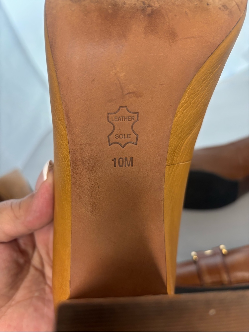 Tory Burch tan Yardley Leather square Toe Pumps w/ Gold Logo size 10 M - Picture 8 of 10